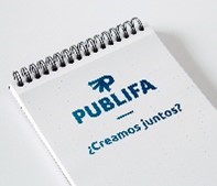 Libreta personalizada con logo de Publifa, ideal como regalo de empresa promocional.